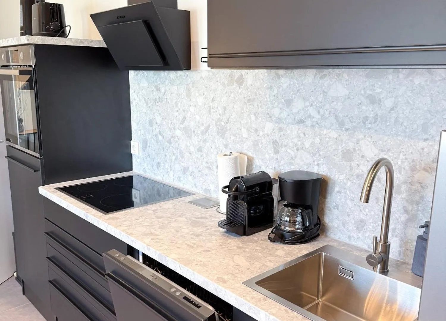 Lyfie - Urban Retreat Apartment - 102Qm Norimberga